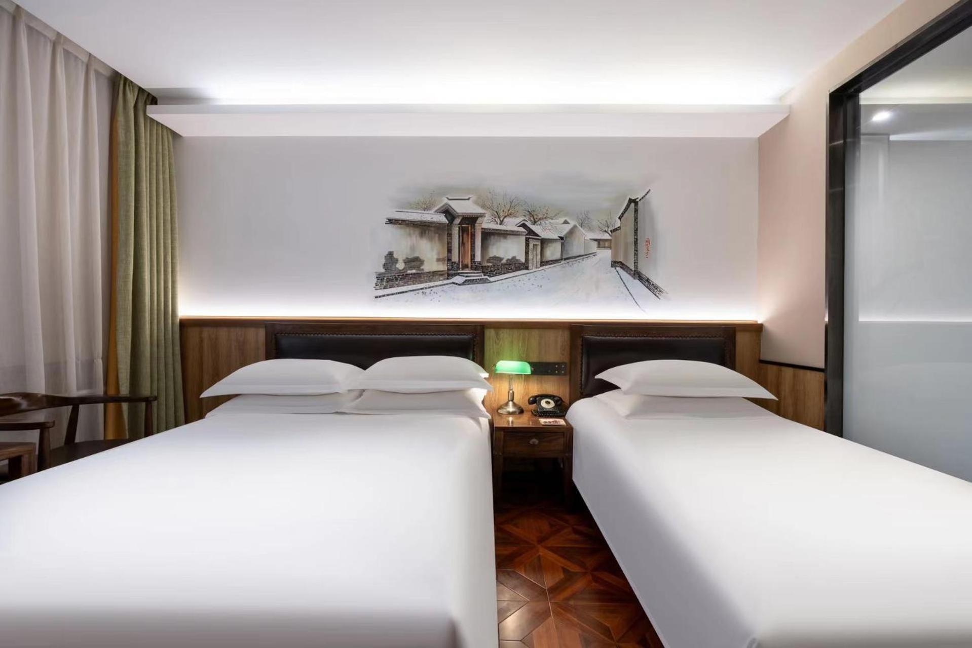 Nost Algia Hotel Near Beijing Panjiayuan Antique Market- Beijing Happy Valley, Cbd, China Zun And Sanlitun, Tian'Anmen Square, Free Ice Cream, Mineral Water, Coffee, Snacks And Laundry Service, Free Gymnastic, English Communication Well المظهر الخارجي الصورة