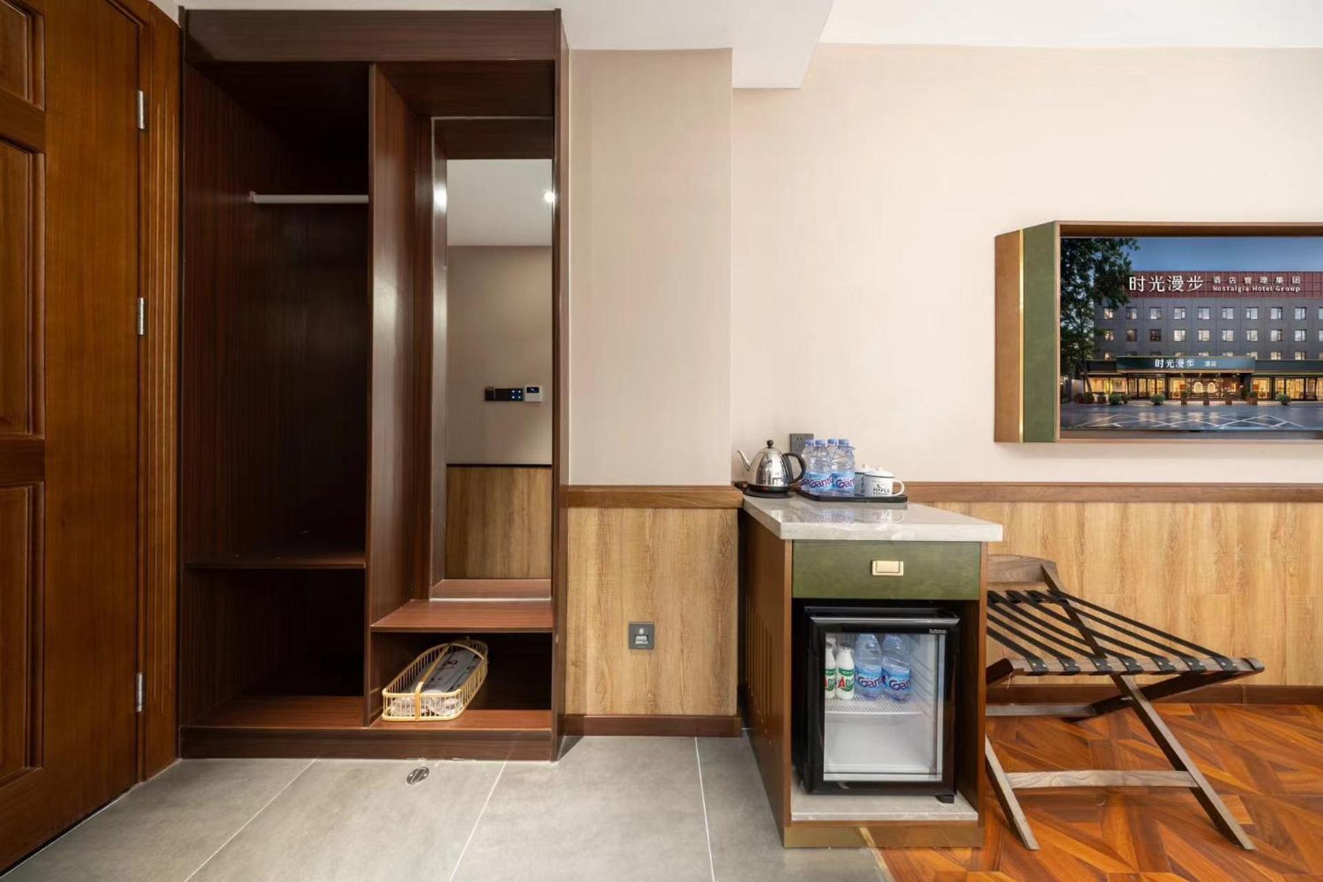 Nost Algia Hotel Near Beijing Panjiayuan Antique Market- Beijing Happy Valley, Cbd, China Zun And Sanlitun, Tian'Anmen Square, Free Ice Cream, Mineral Water, Coffee, Snacks And Laundry Service, Free Gymnastic, English Communication Well المظهر الخارجي الصورة