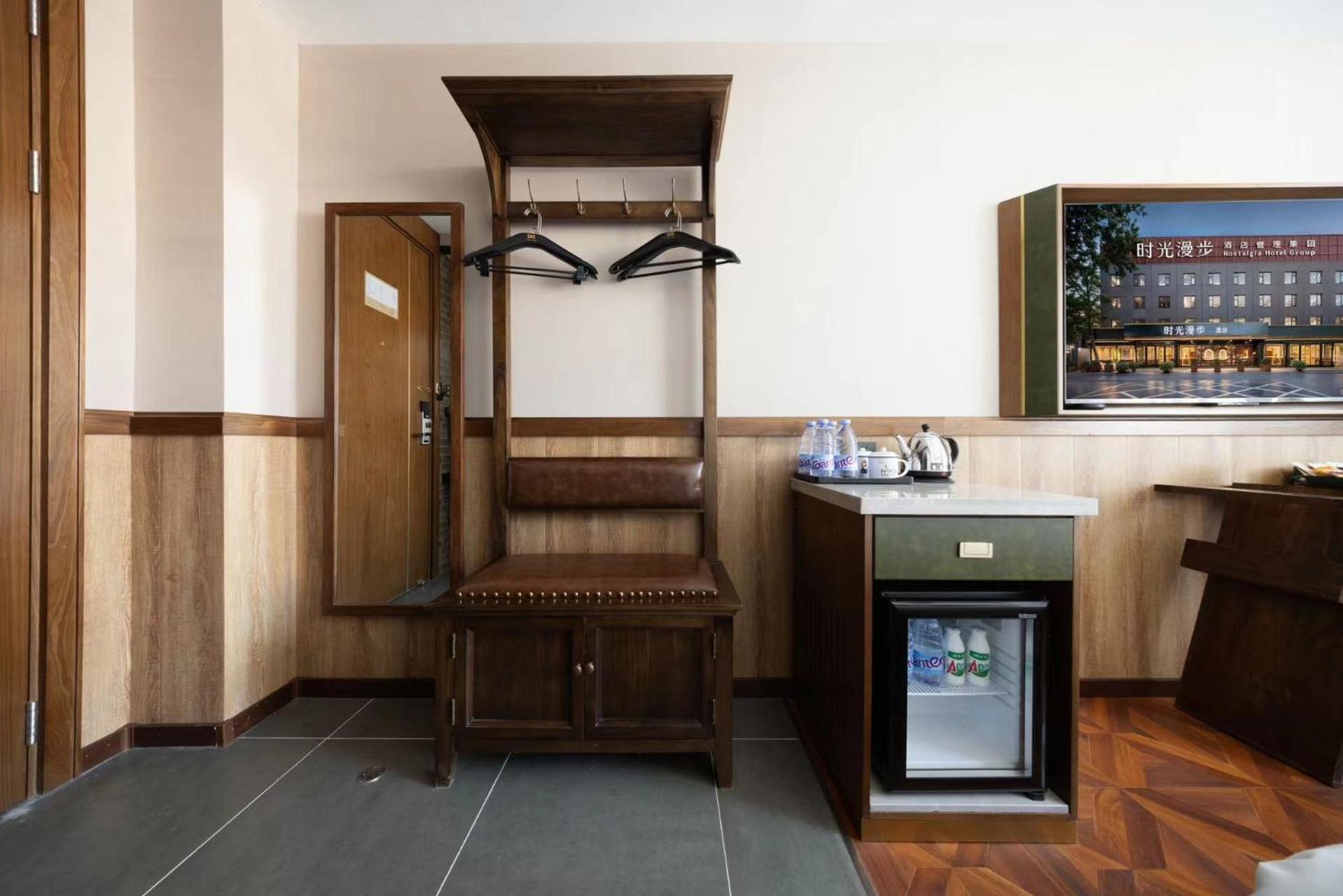 Nost Algia Hotel Near Beijing Panjiayuan Antique Market- Beijing Happy Valley, Cbd, China Zun And Sanlitun, Tian'Anmen Square, Free Ice Cream, Mineral Water, Coffee, Snacks And Laundry Service, Free Gymnastic, English Communication Well المظهر الخارجي الصورة