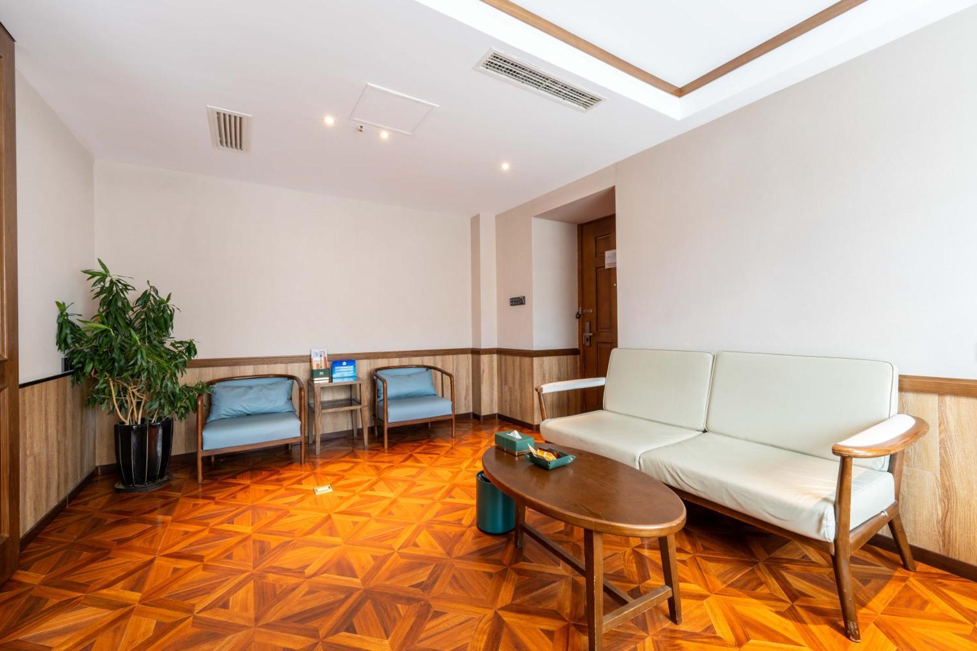 Nost Algia Hotel Near Beijing Panjiayuan Antique Market- Beijing Happy Valley, Cbd, China Zun And Sanlitun, Tian'Anmen Square, Free Ice Cream, Mineral Water, Coffee, Snacks And Laundry Service, Free Gymnastic, English Communication Well المظهر الخارجي الصورة