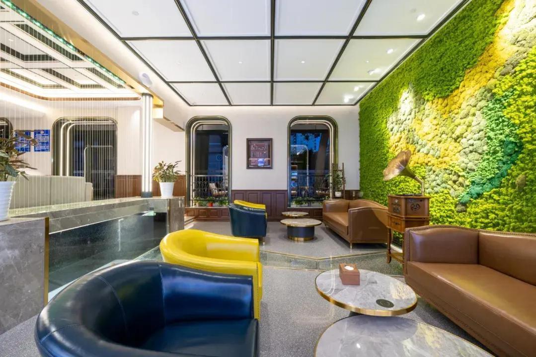 Nost Algia Hotel Near Beijing Panjiayuan Antique Market- Beijing Happy Valley, Cbd, China Zun And Sanlitun, Tian'Anmen Square, Free Ice Cream, Mineral Water, Coffee, Snacks And Laundry Service, Free Gymnastic, English Communication Well المظهر الخارجي الصورة