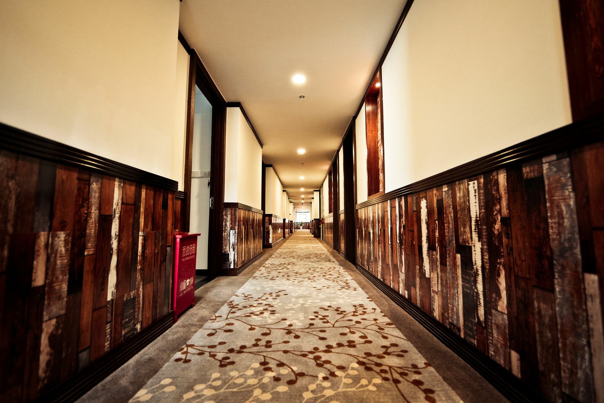 Nost Algia Hotel Near Beijing Panjiayuan Antique Market- Beijing Happy Valley, Cbd, China Zun And Sanlitun, Tian'Anmen Square, Free Ice Cream, Mineral Water, Coffee, Snacks And Laundry Service, Free Gymnastic, English Communication Well المظهر الخارجي الصورة